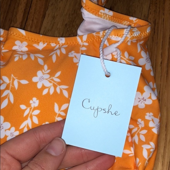 Cupshe Cutout One Piece Bathing Suit - Picture 4 of 4